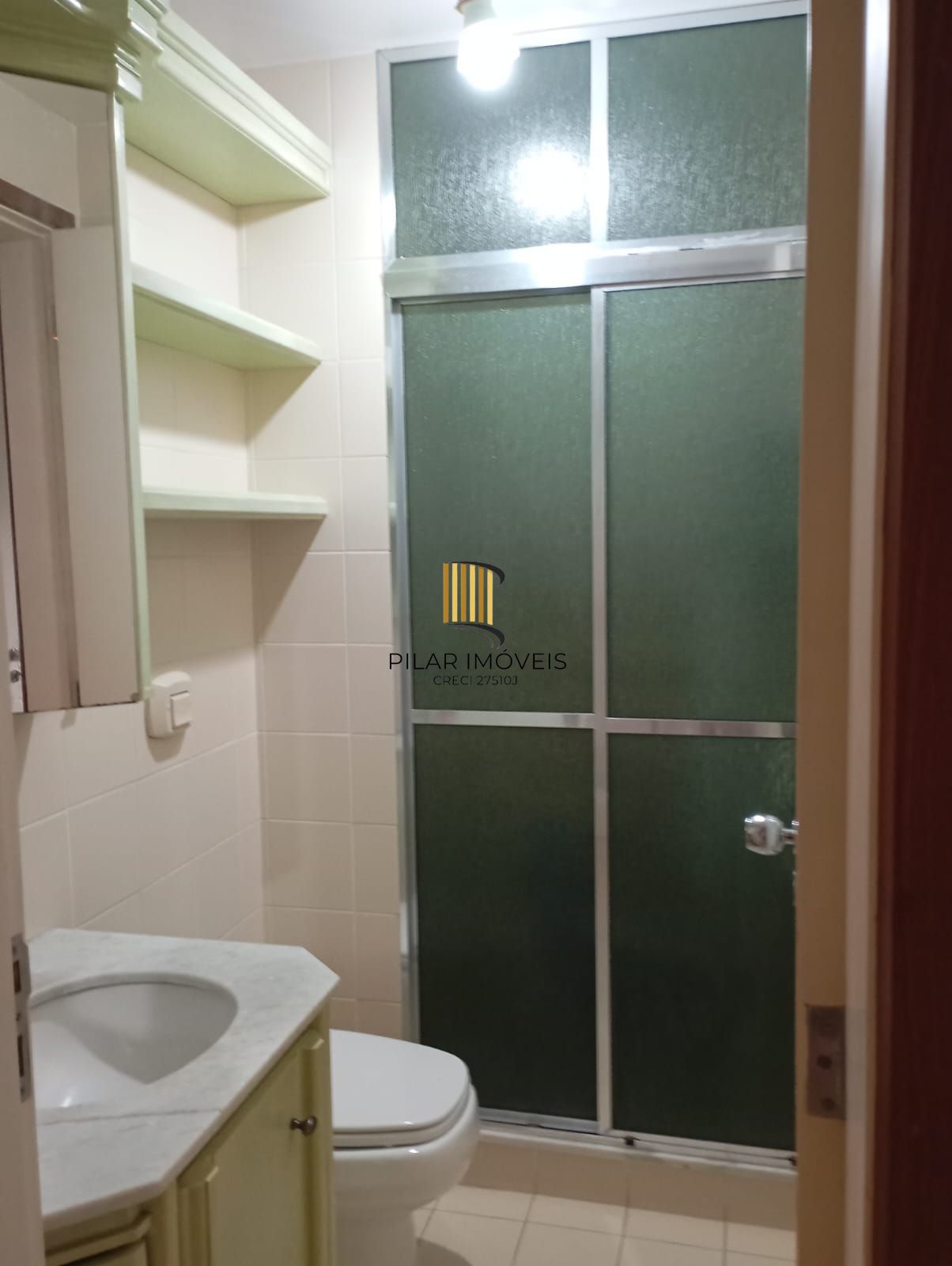 Apartamento com 02 quartos e 01 vaga coberta no Bairro Menino Deus, Porto Alegre