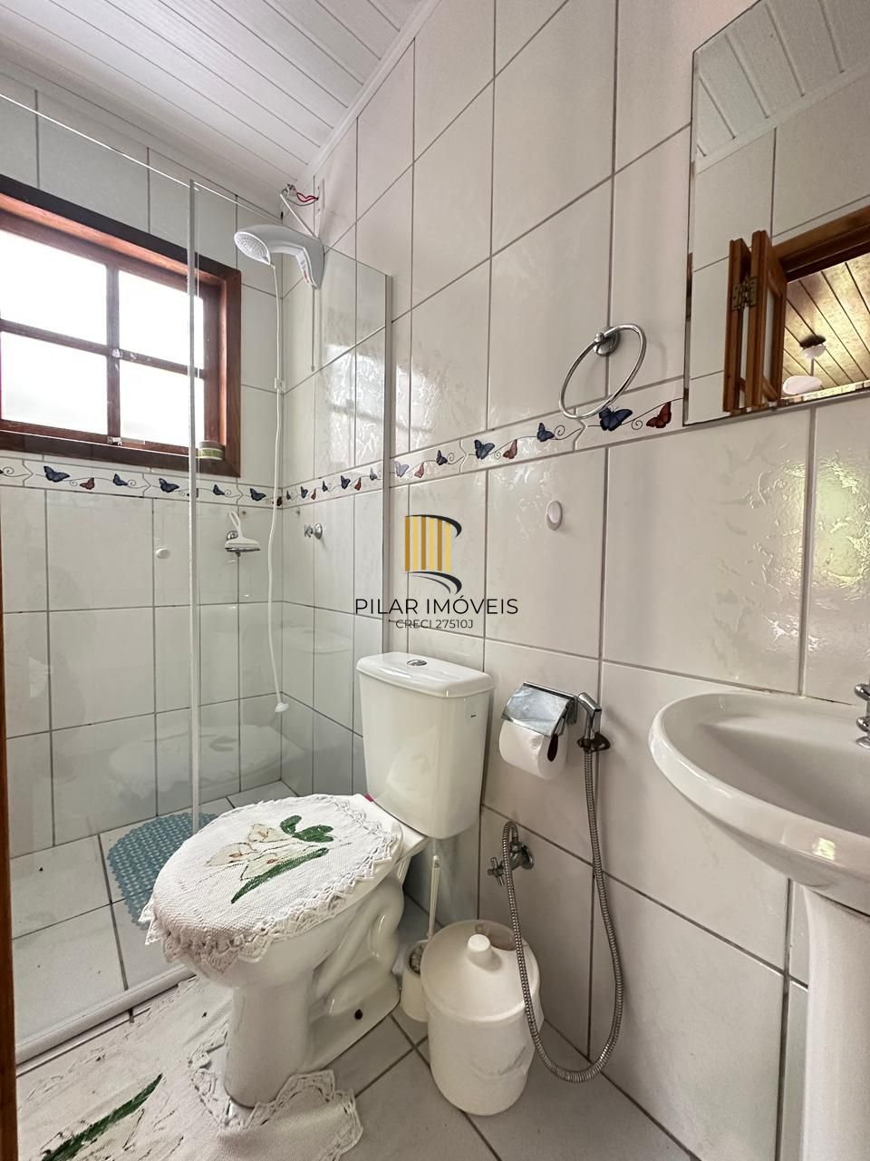 Casa de alvenaria toda reformada e mobiliada no bairro Lami