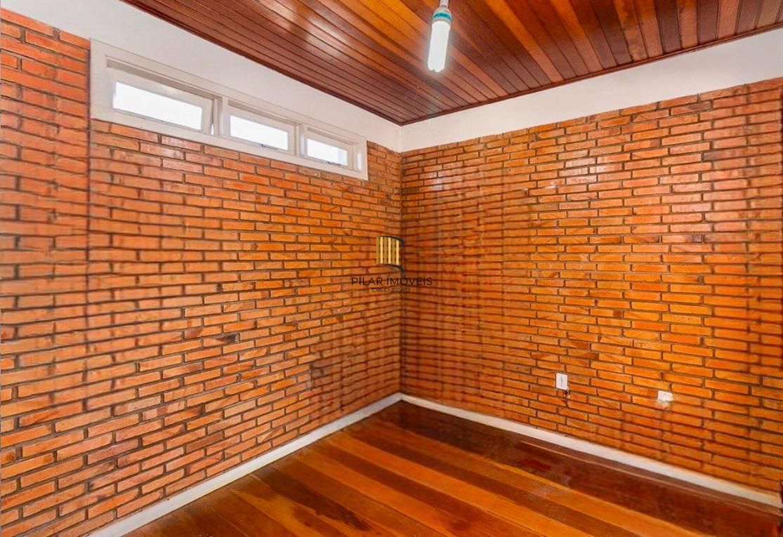 Casa 3 dormitorio com 230m2 pátio com piscina no bairro Itu Sabará
