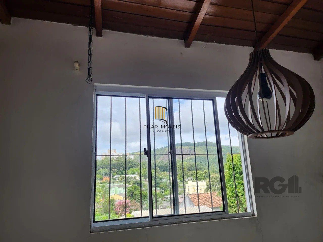  Casa com 4 quartos, 1 suíte, 7 vagas de garagem, churrasqueira -  97,32m² no bairro Jardim Carvalho, Porto Alegre/RS