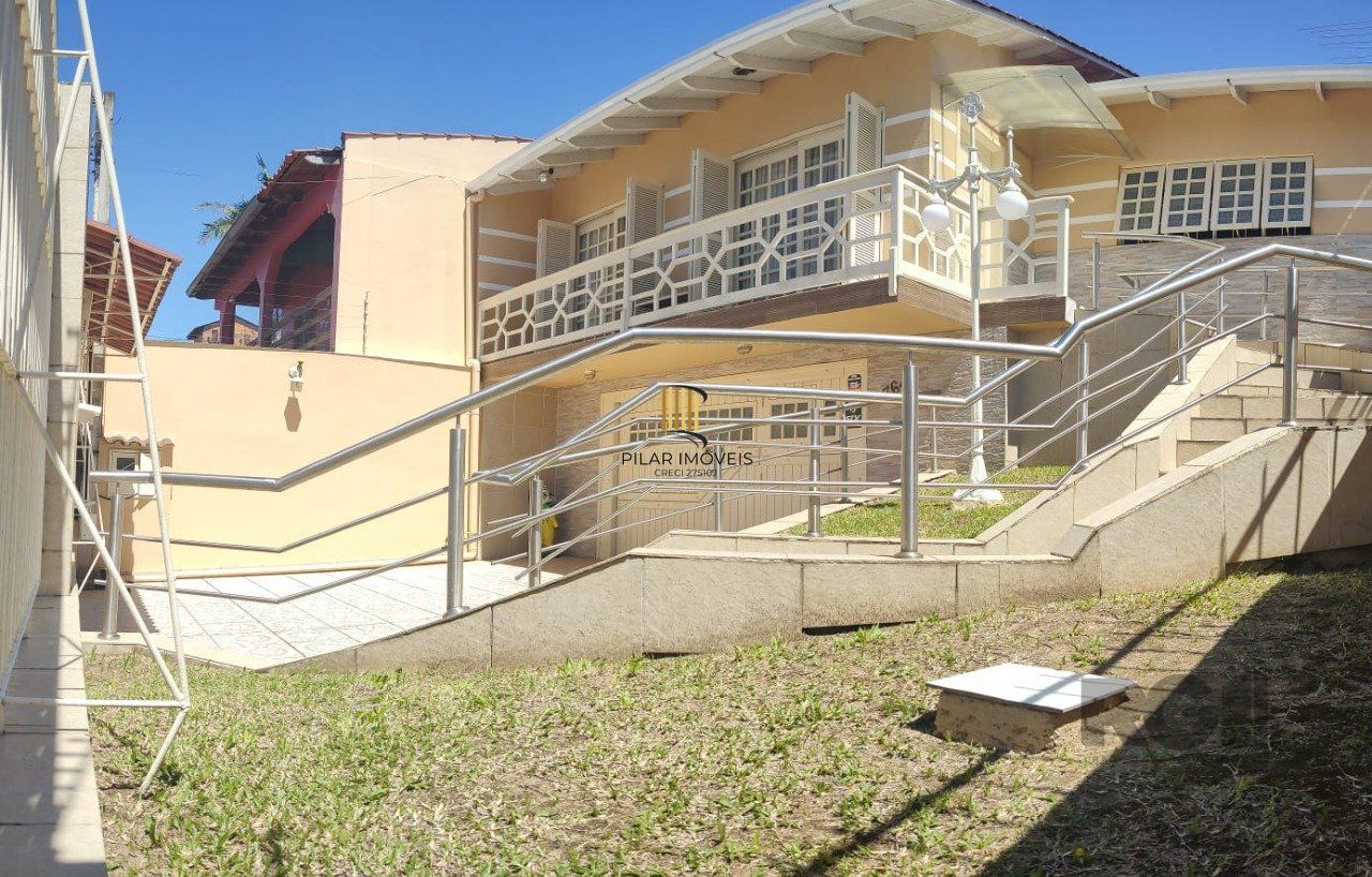 casa com 4 dormitórios, sendo 1 suíte, garagem para dois carros fechada, no bairro Santa Isabel em Viamão - Pilar Imóveis