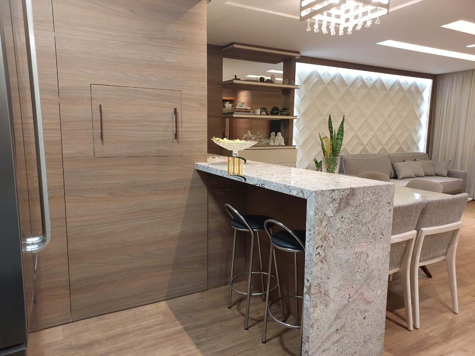 Apartamento com 3 dormitórios, sendo 1 deles suíte, com 02 vagas