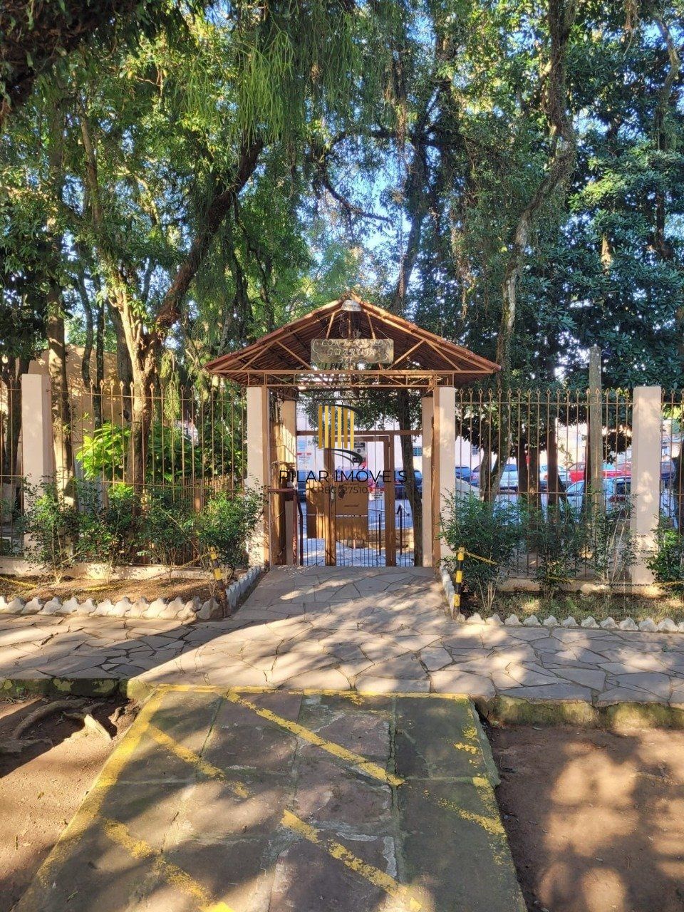 Sobrado para Venda - 36m², 2 dormitórios, 1 vaga - Guarujá, Porto Alegre