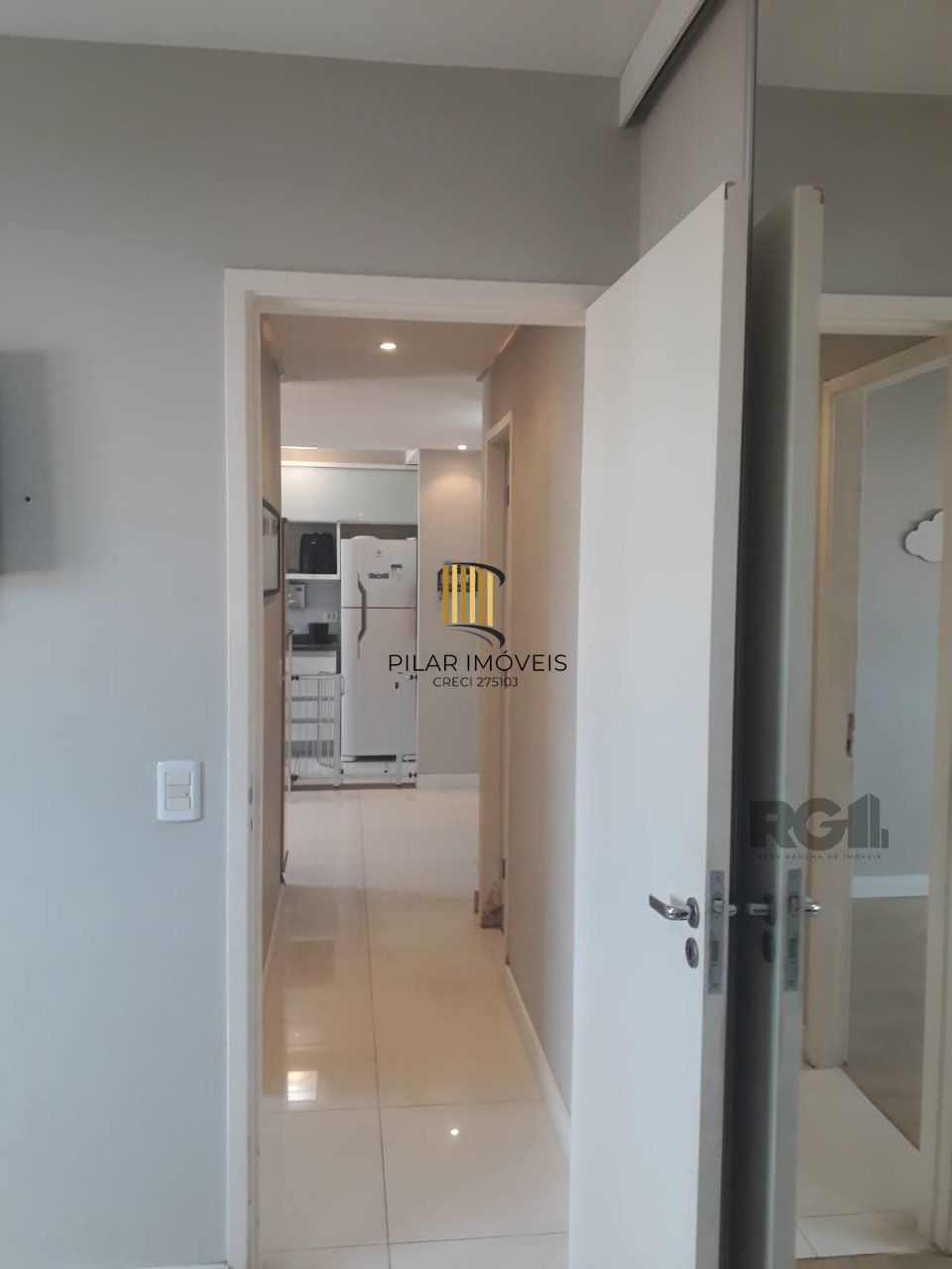 APARTAMENTO DE 2 DORMITÓRIOS E VAGA ESCRITURADA EM CONDOMÍNIO COM INFRA COMPLETA.