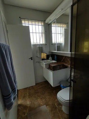 Excelente casa em Belém Novo na rua Eustáquio Inácio da Silveira próximo ao Colégio Glicério Alves. Casa grande com 3 quartos, escritório