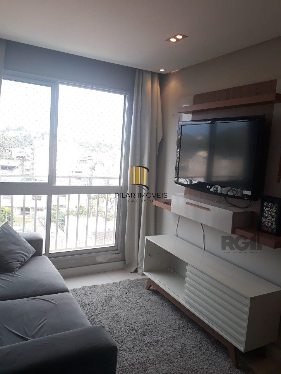 APARTAMENTO DE 2 DORMITÓRIOS E VAGA ESCRITURADA EM CONDOMÍNIO COM INFRA COMPLETA.