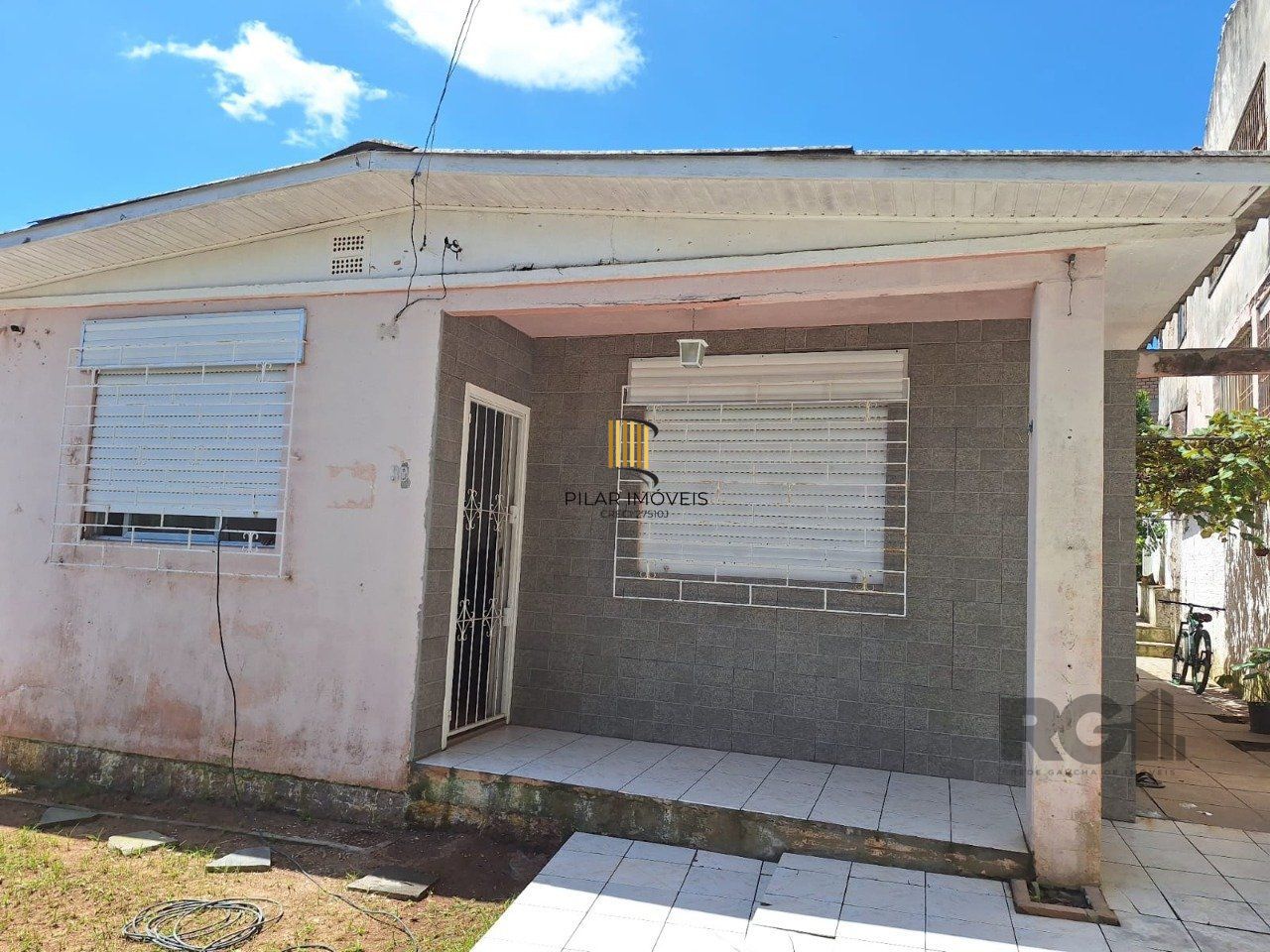 Terreno com casa com 3 quartos, vaga de garagem, no bairro Ipanema, Porto Alegre/RS