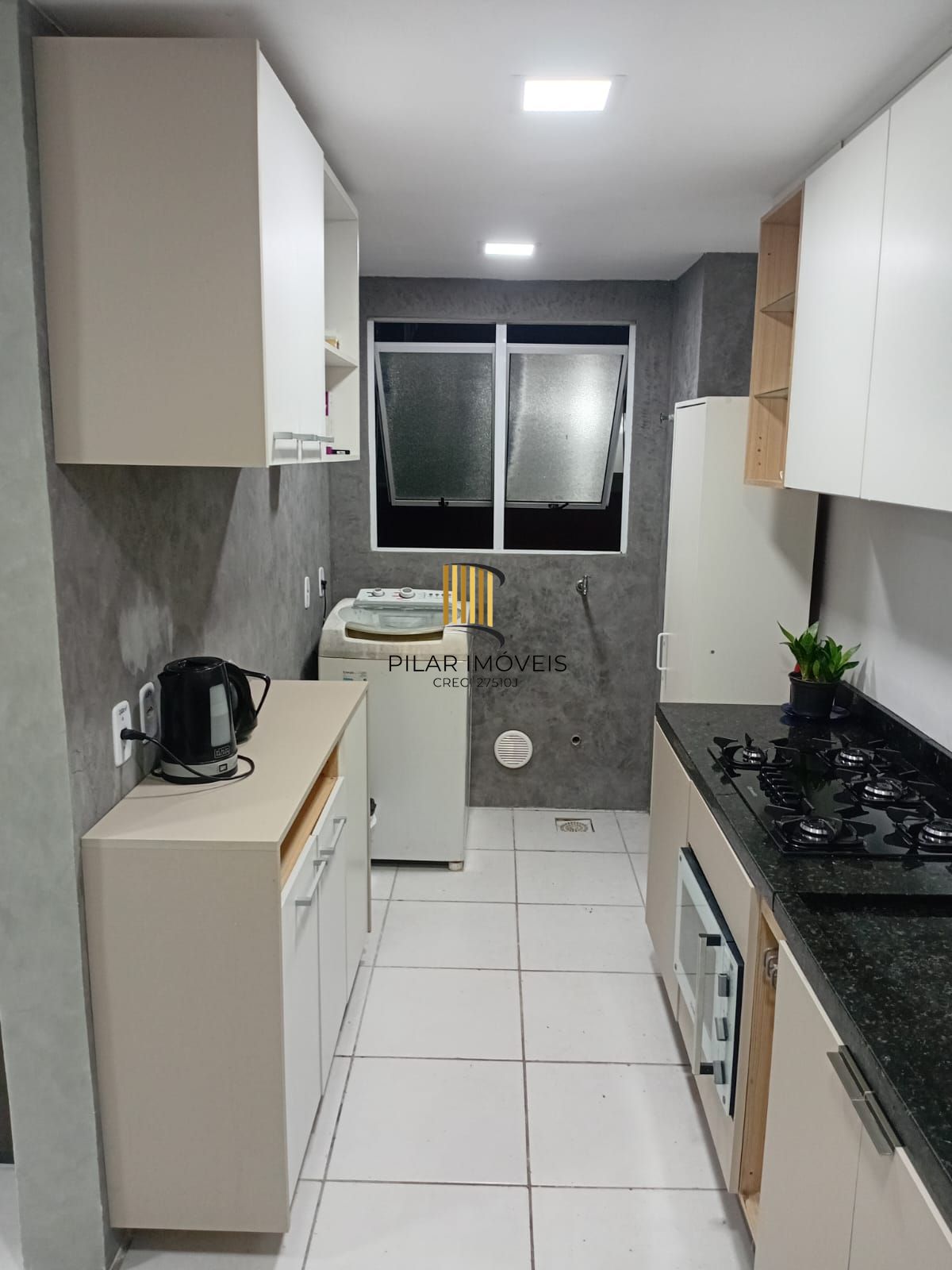 Apartamento com 02 quartos e 01 vaga no Bairro Chapéu do Sol