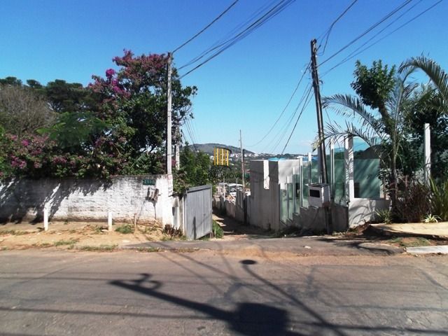 Casa desocupada somente a vista !