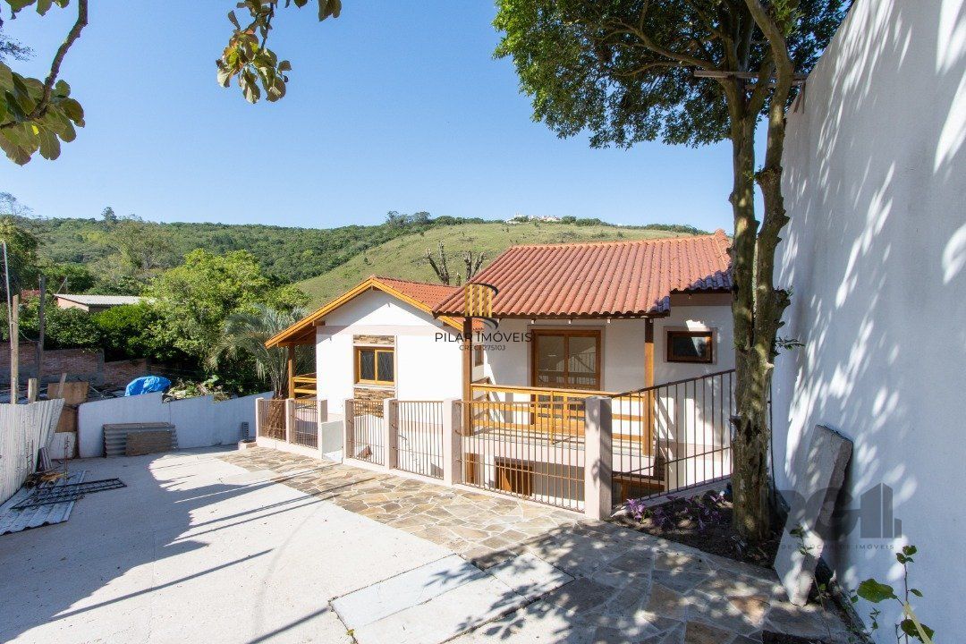 LINDA CASA EM CONDOMÍNIO JUNTO À NATUREZA