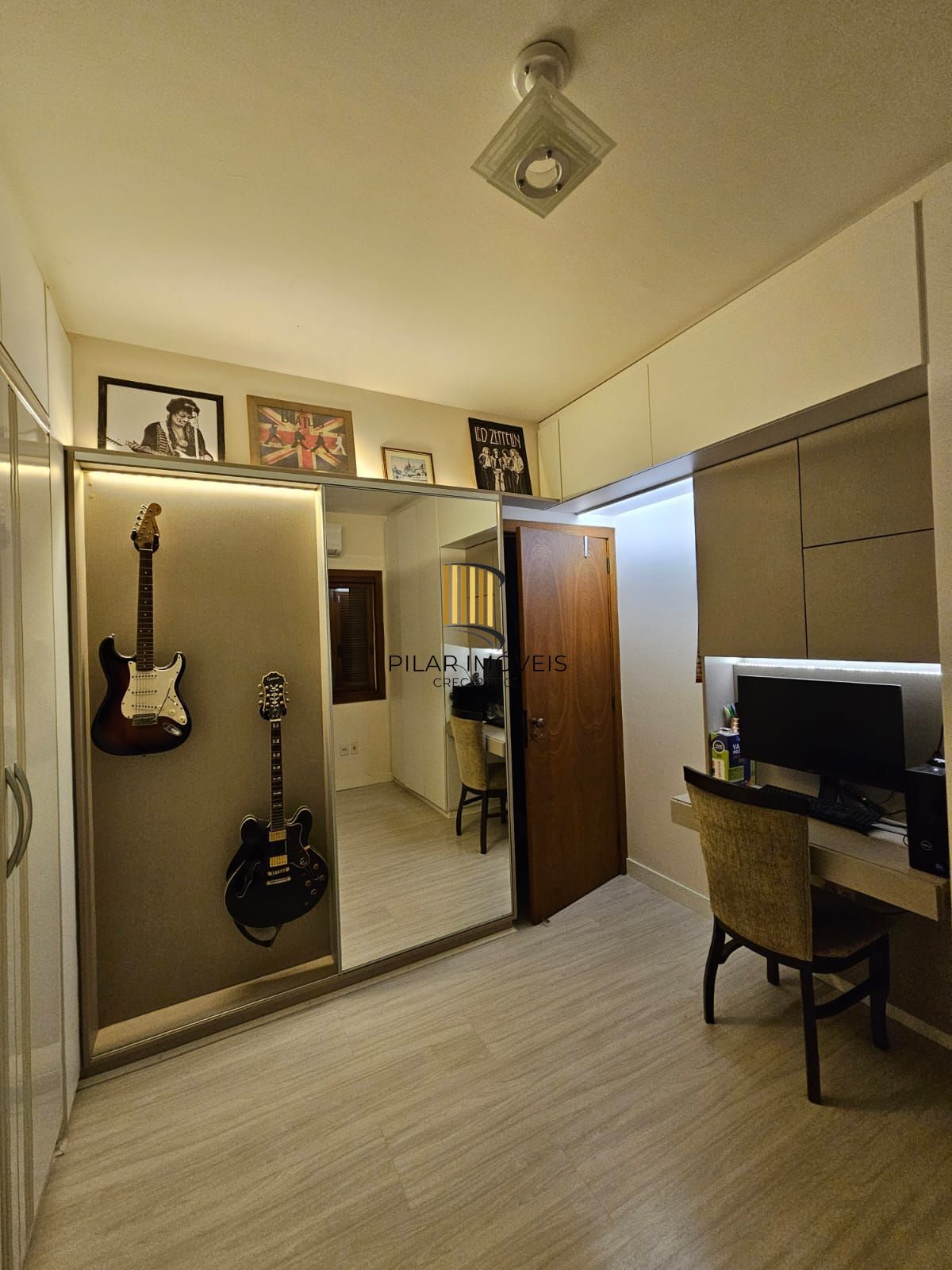 Apartamento com 02 quartos e 01 vaga no Centro Histórico de Porto Alegre