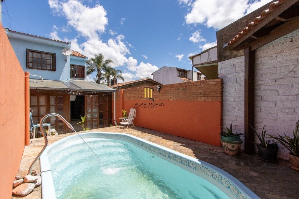 Casa 3 dormitórios no bairro Serraria