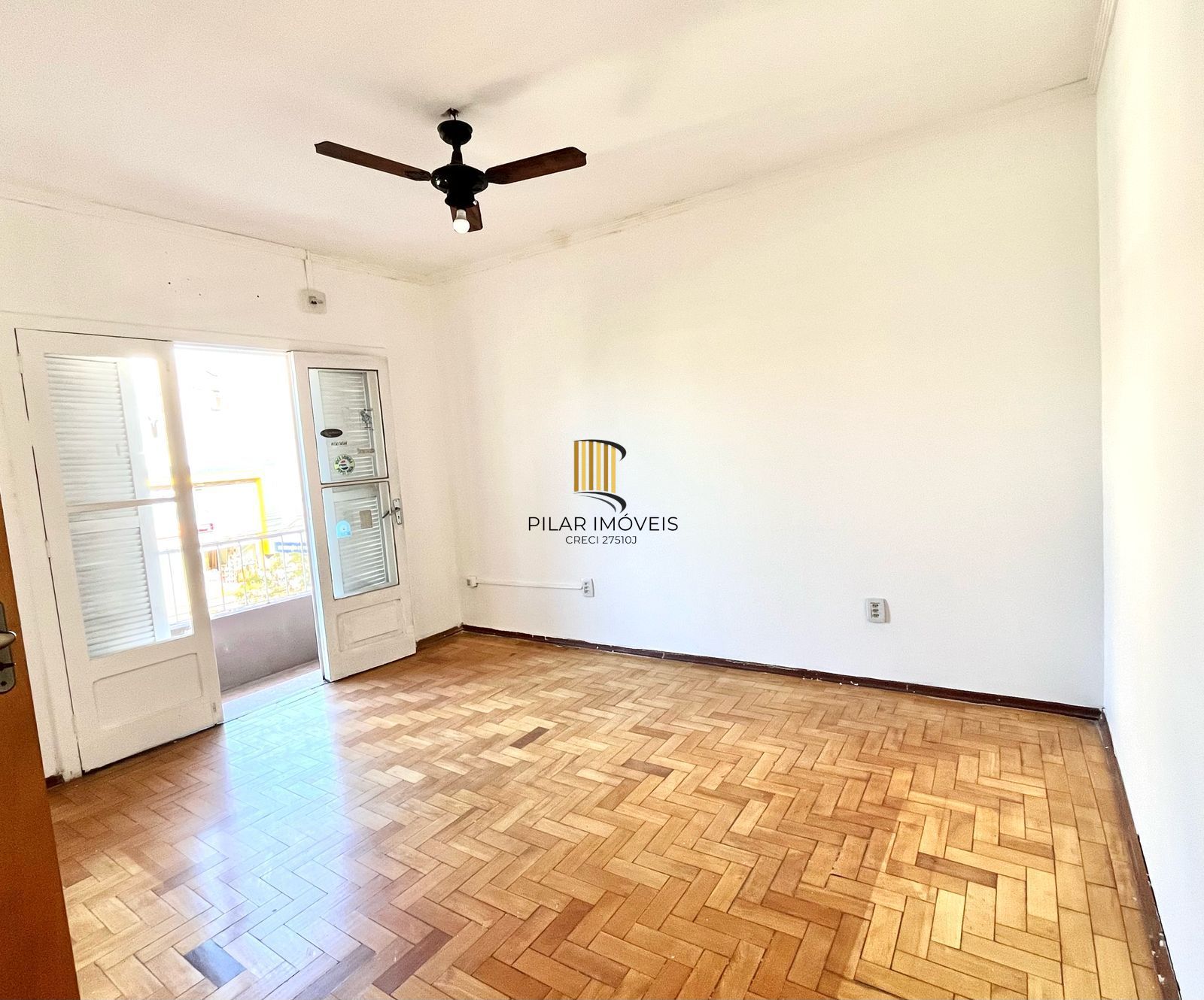 Apartamento 2 Dormitórios com Sacada e Pátio - Excelente Localização - Pilar Imóveis