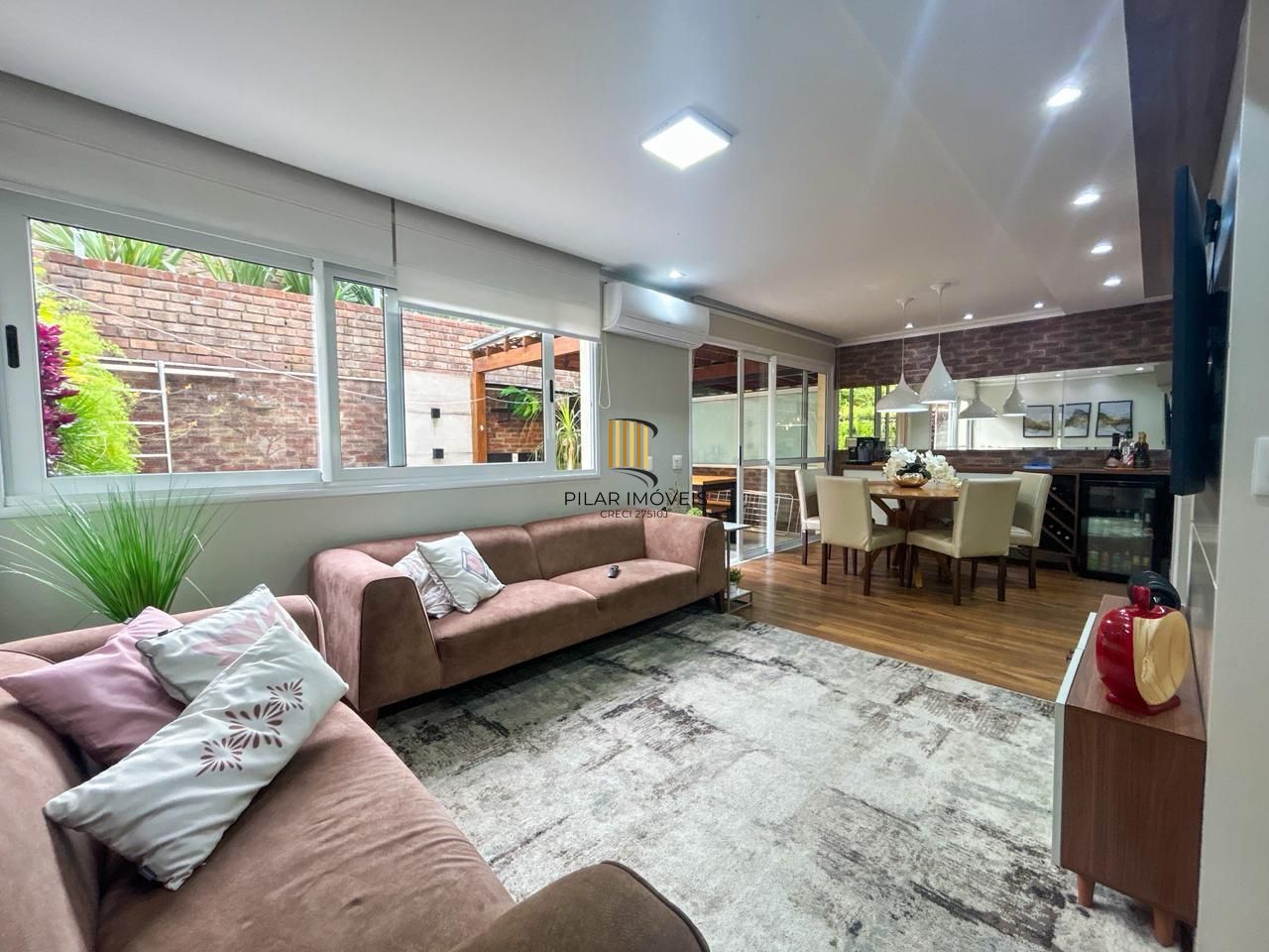 Casa em Condomínio com 03 quartos, 01 suíte e 02 vagas cobertas - Teresópolis