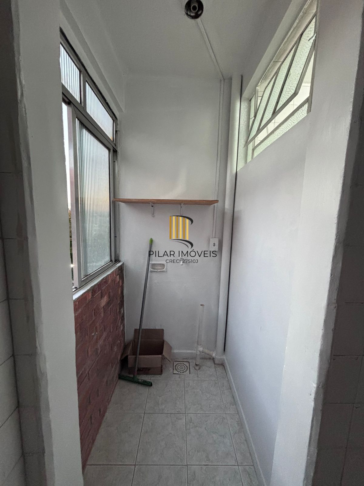 Apartamento de 2 dormitórios com estacionamento rotativo , ultimo andar sem elevador , com vista !