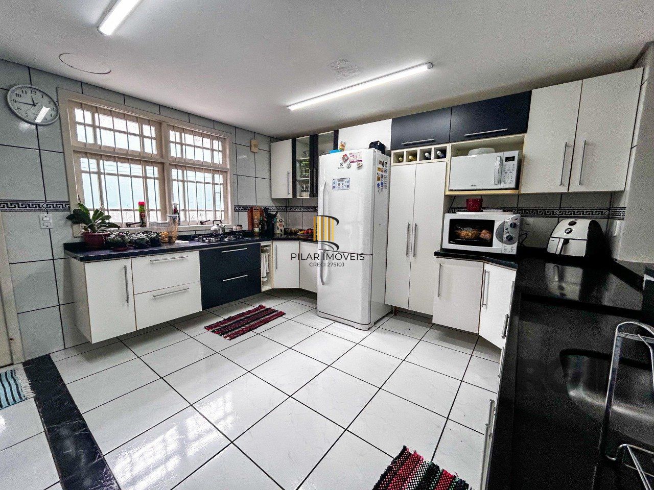 Casa 4 dormitórios no bairro Vila Nova