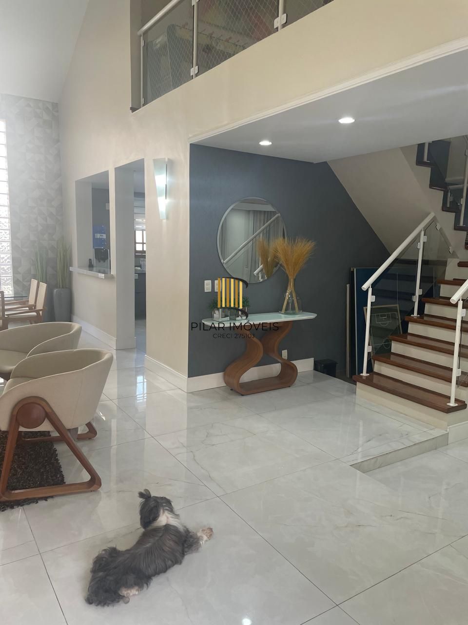 Casa em Condomínio com 03 quartos (01 suíte com closet) e 06 vagas no Ecoville