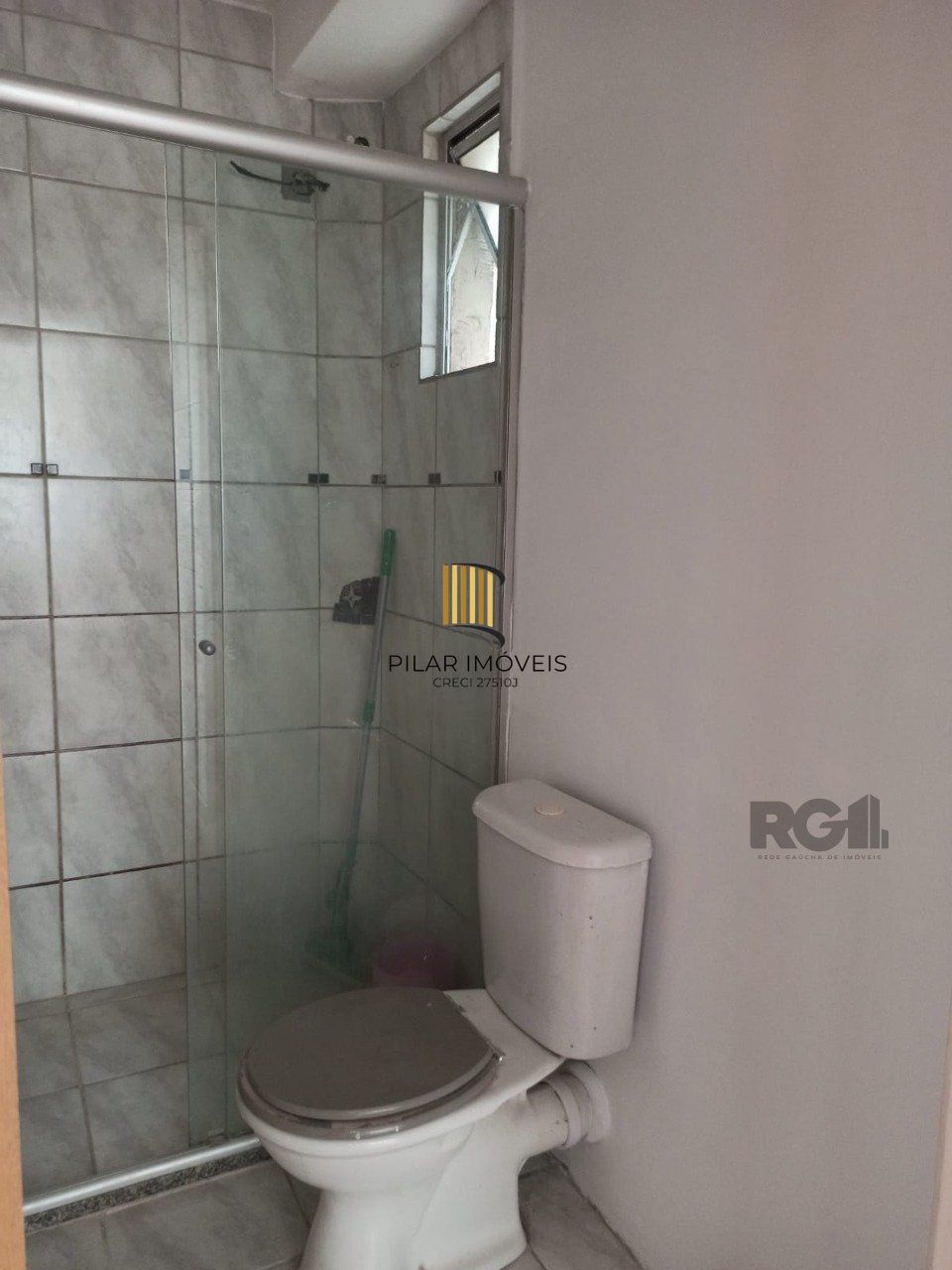 Oportunidade !!! Lindo Apartamento 02 Dormitórios reformado e com vaga.