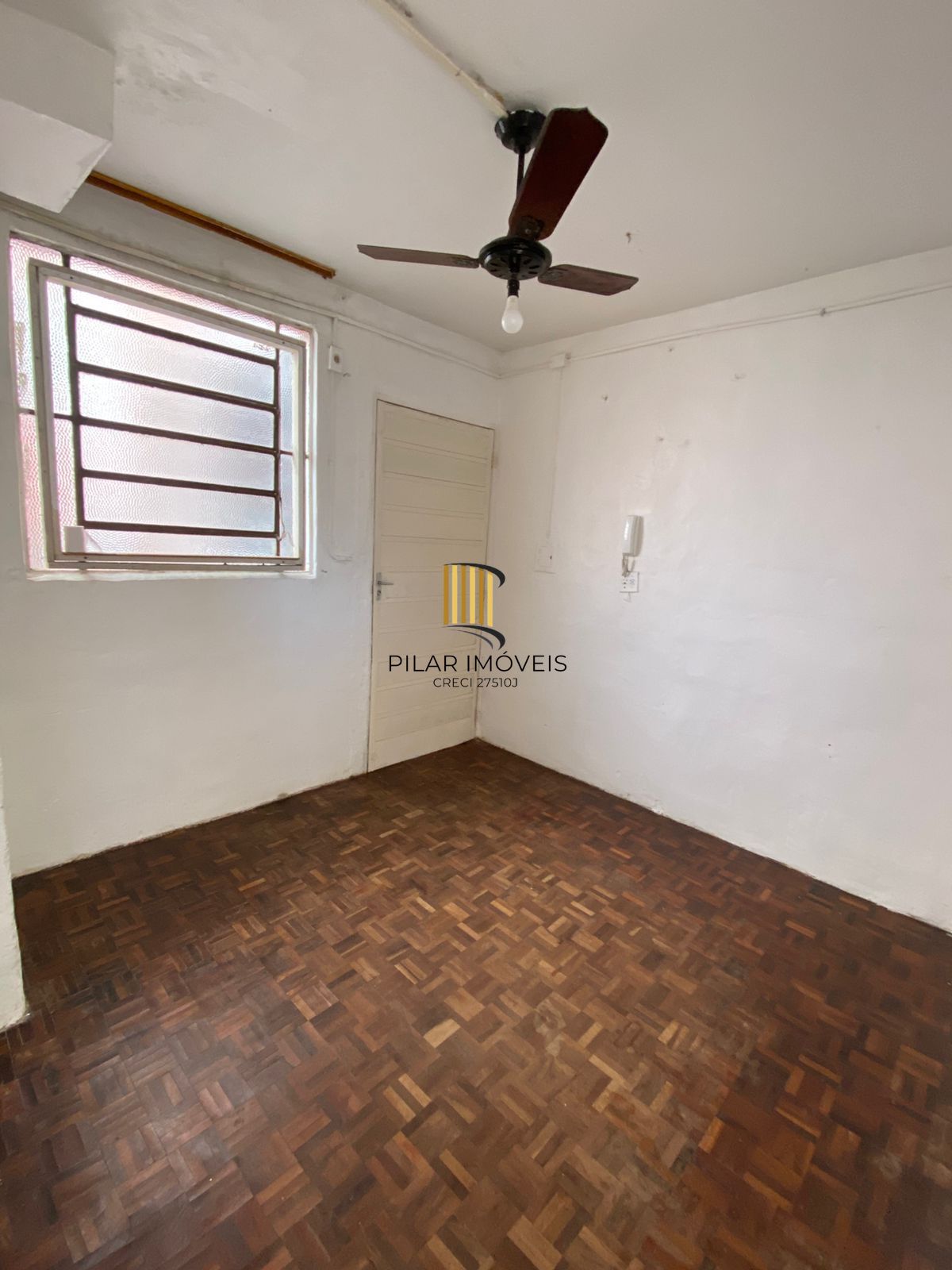 Apartamento com 02 quartos e 01 vaga no Bairro Rubem Berta em Porto Alegre