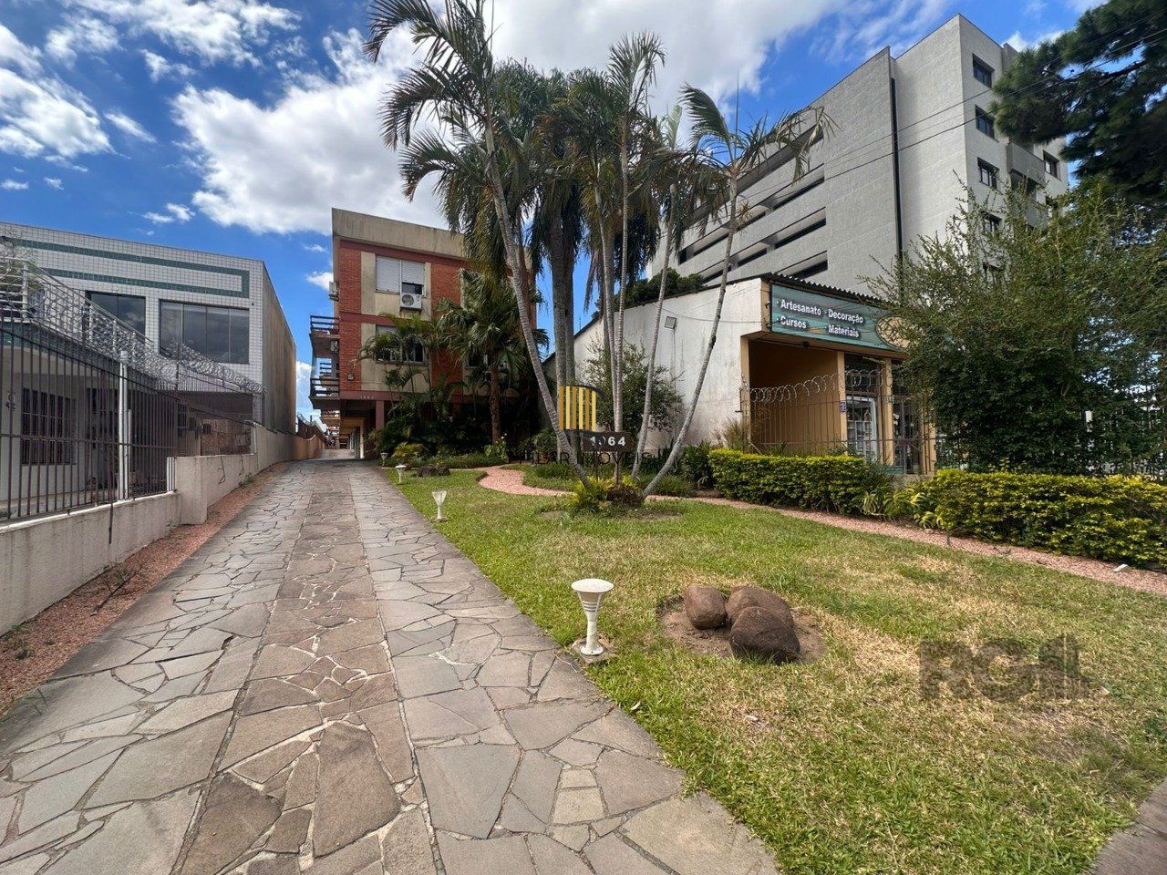 Apartamento a venda dois dormitórios, sacada, suíte e vaga na zona sul de porto alegre
