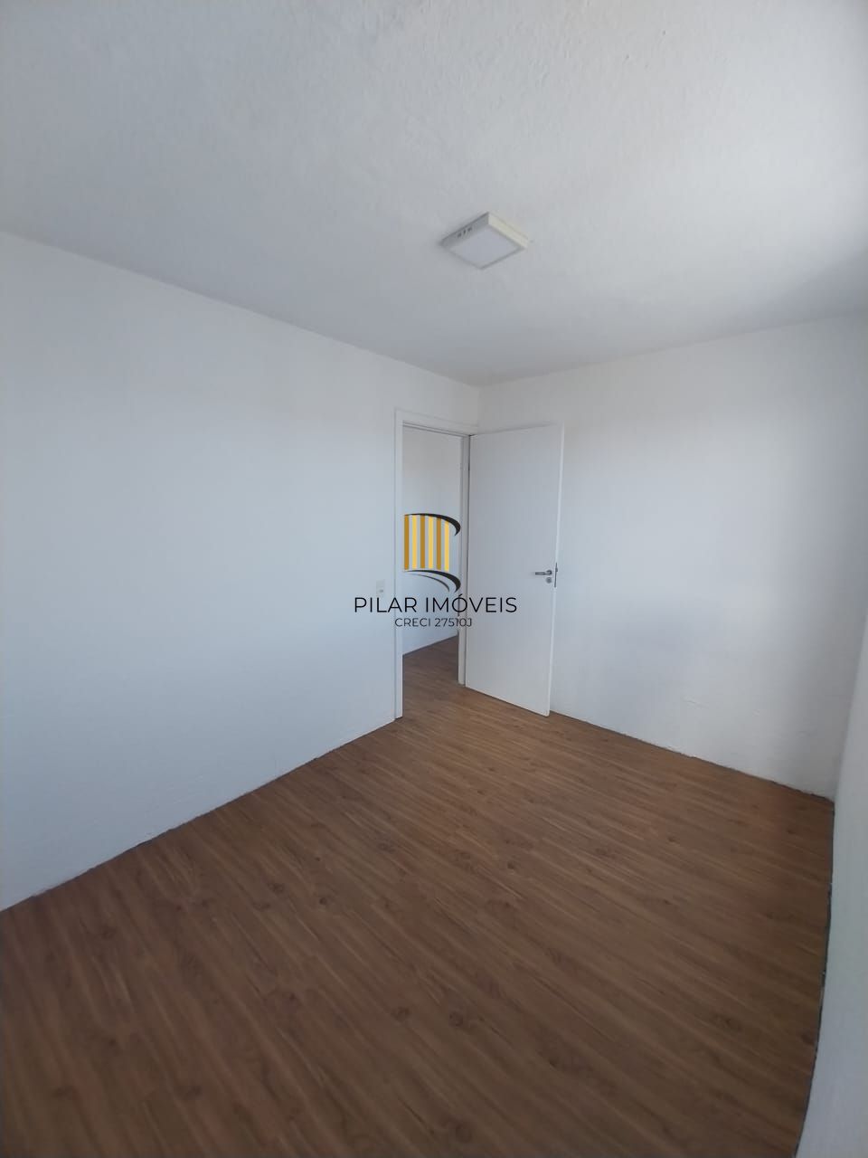 Apartamento com 02 quartos e 01 vaga no Bairro Hípica em Porto Alegre