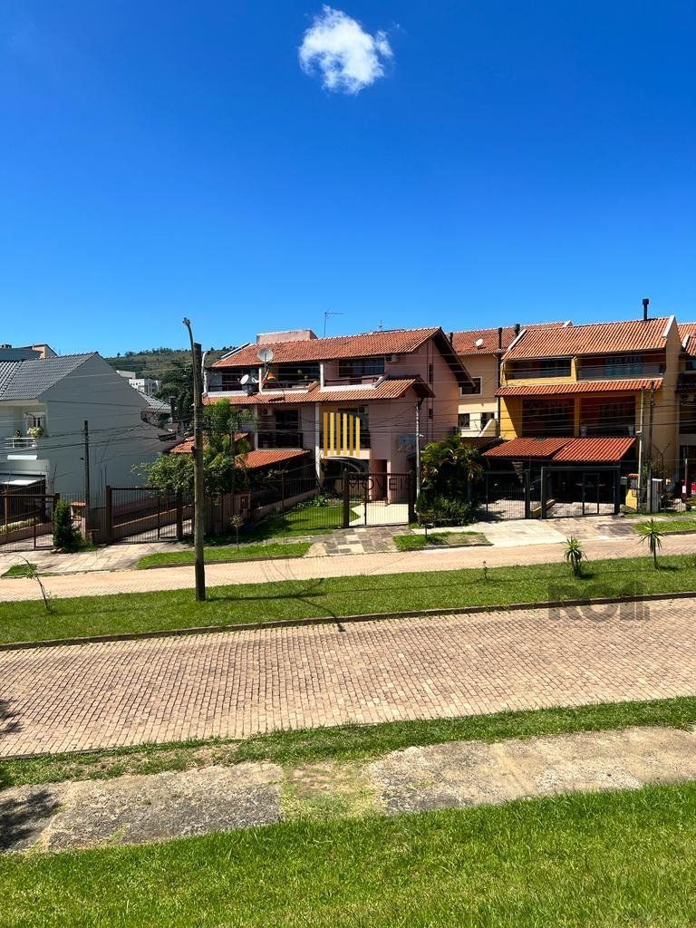 Casa com 3 dormitórios no bairro Morro Santana