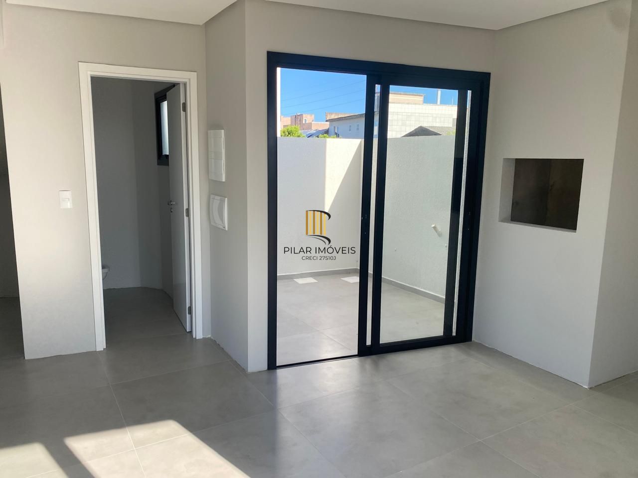 Casa com 03 quartos, sendo 01 suíte na Praia da Cal