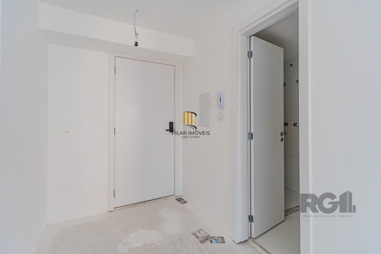Apartamento com 01 quarto e 01 vaga no Bairro Partenon