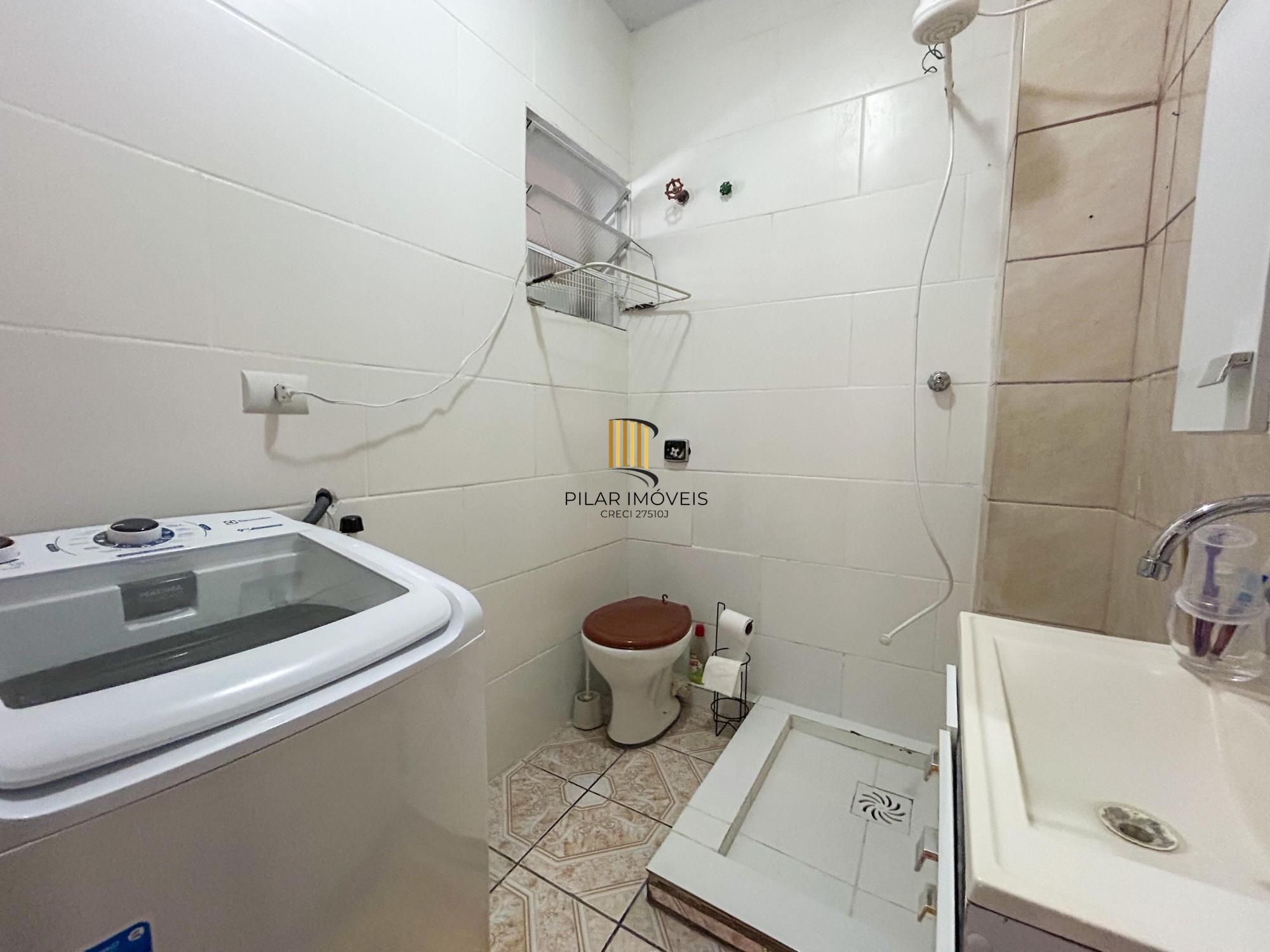 Apartamento 28m² privativos, iluminação natural, 01 dormitório, sala e cozinha integrados, banheiro social - CENTRO  -ANDAR ALTO