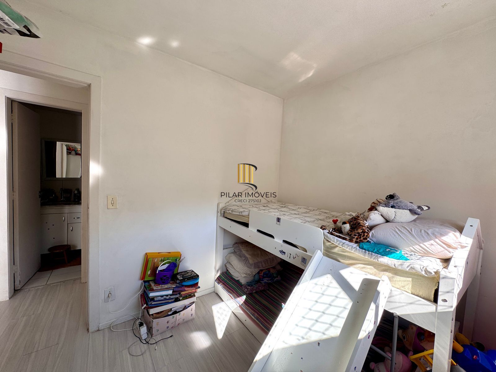 Apartamento de 02 dormitórios No Bairro Teresópolis de Porto Alegre