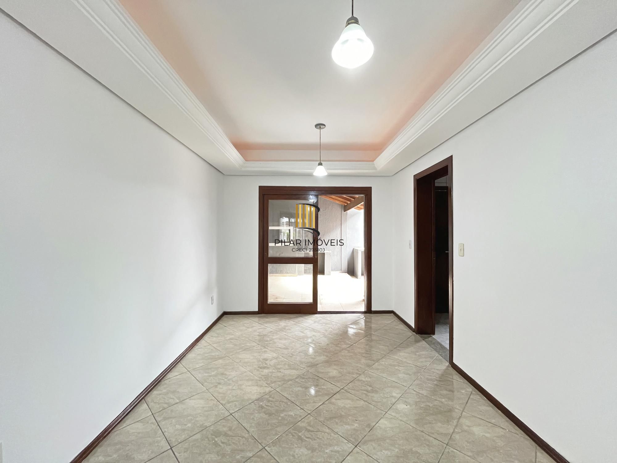 CASA 3 DORMITÓRIOS, SUÍTE, BAIRRO HIPICA, JARDINS DO PRADO EM PORTO ALEGRE-RS