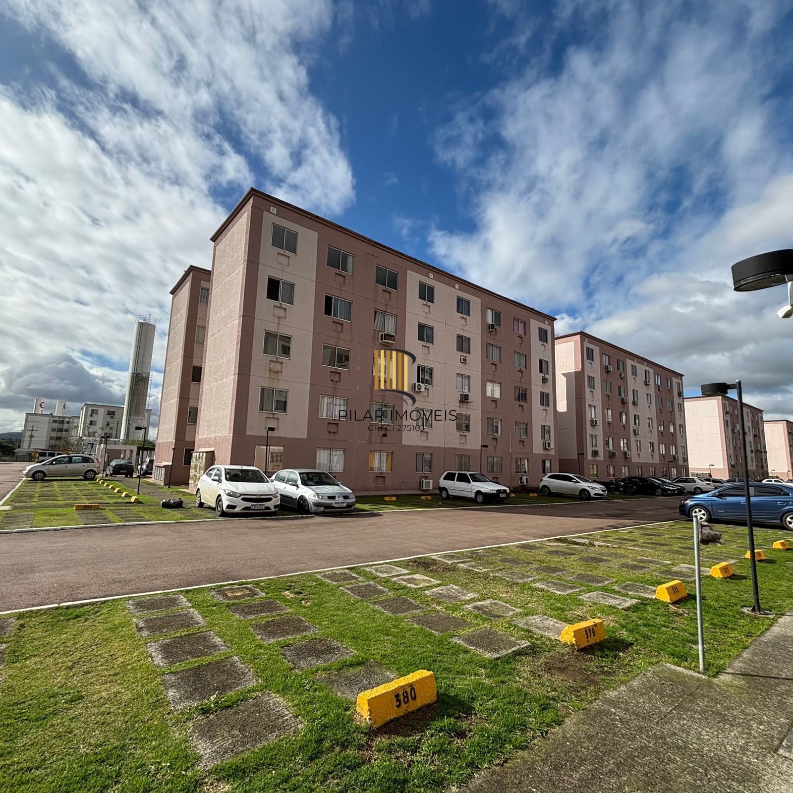 Apartamento com 02 quartos e 01 vaga fixa no Bairro Hípica