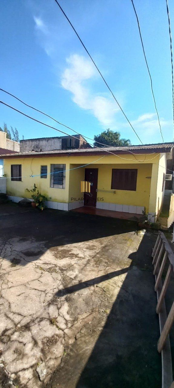 Oportunidade na zona sul, terreno com duas casas, 03 dormitórios  e cozinha com churrasqueira.