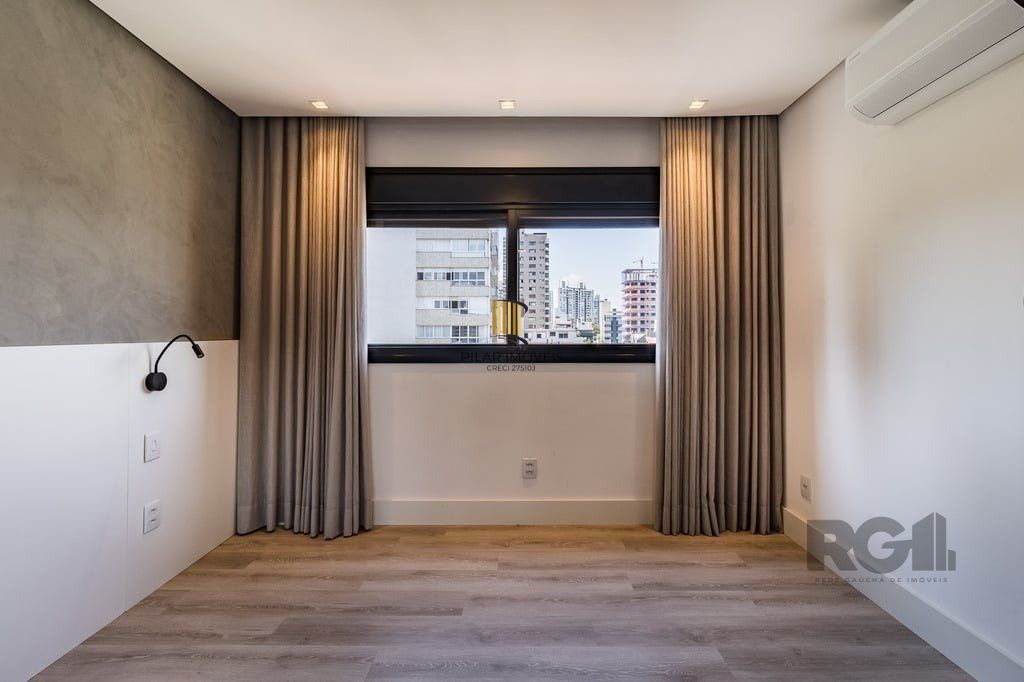 Apartamento para Venda - 130.07m², 3 dormitórios, sendo 3 suites, 3 vagas - Petrópolis