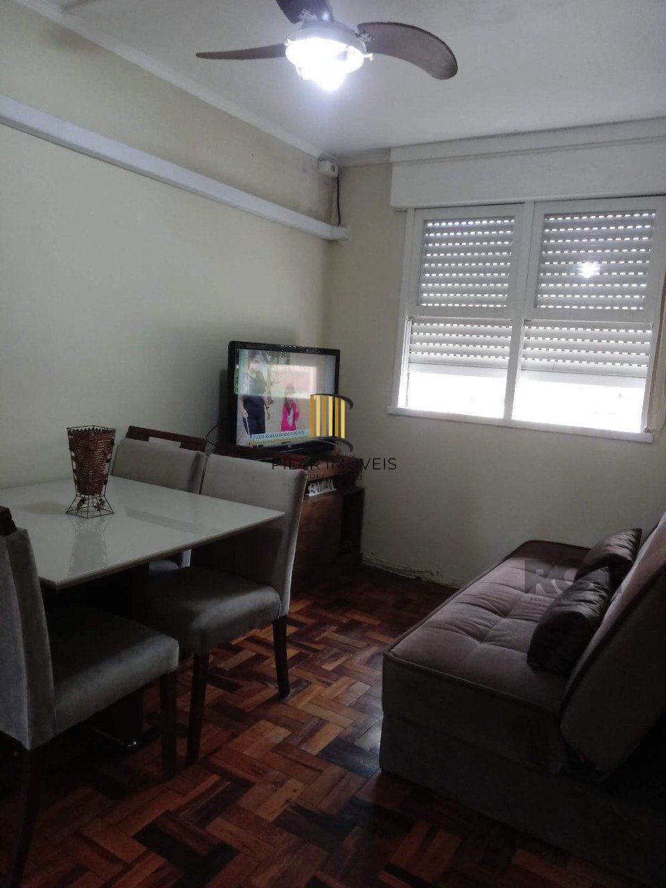APARTAMENTO COM DOIS QUARTOS NO BAIRRO CAMAQUÃ