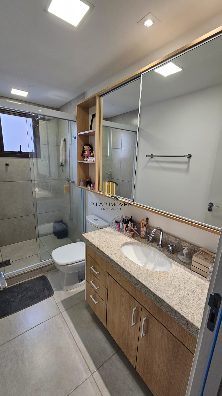 Apartamento de 2 dormitórios 2 suítes , vaga dupla coberta escriturada !