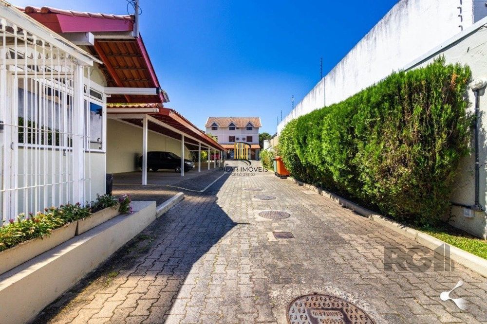 Casa em condomínio fechado  com 94m2, 3 dormitórios no bairro Camaquã.