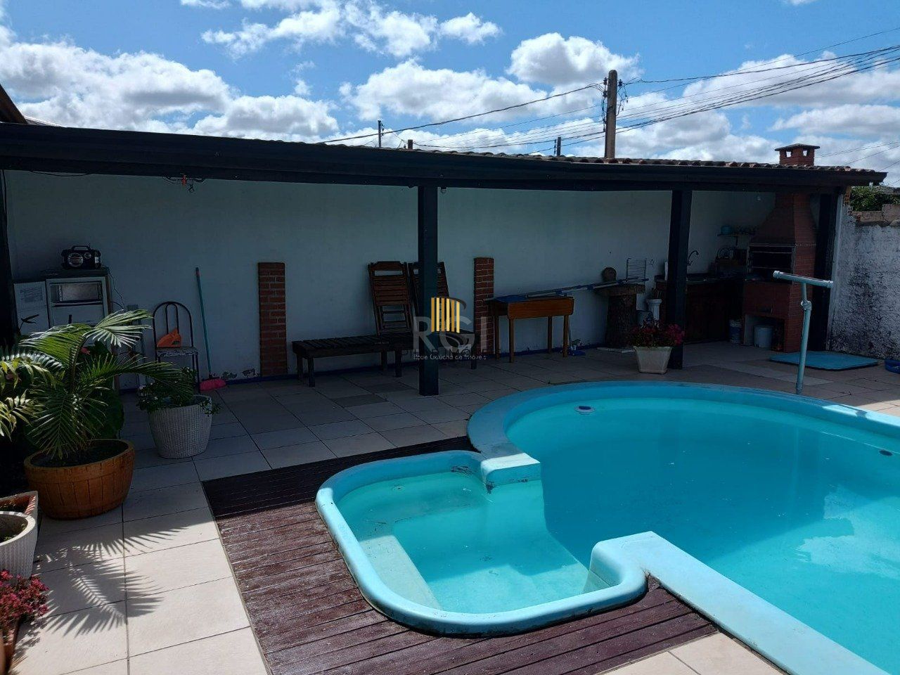 Casa 3 dormitórios, sendo 1 suites, 9 vagas - bairro Ponta Grossa Porto Alegre RS