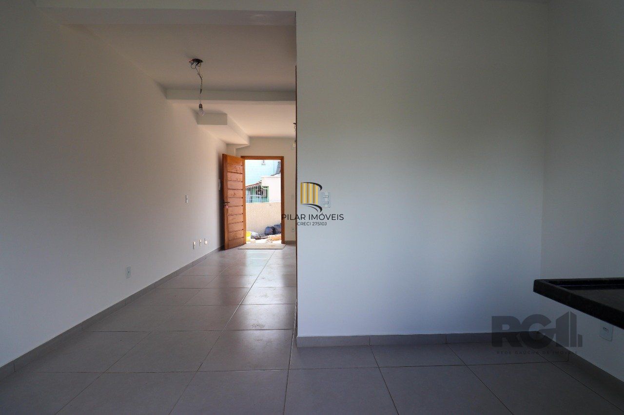 CASA ESTILO SOBRADO COM 2 QUARTOS E PÁTIO, À VENDA NO BAIRRO VILA NOVA, EM PORTO ALEGRE/RS