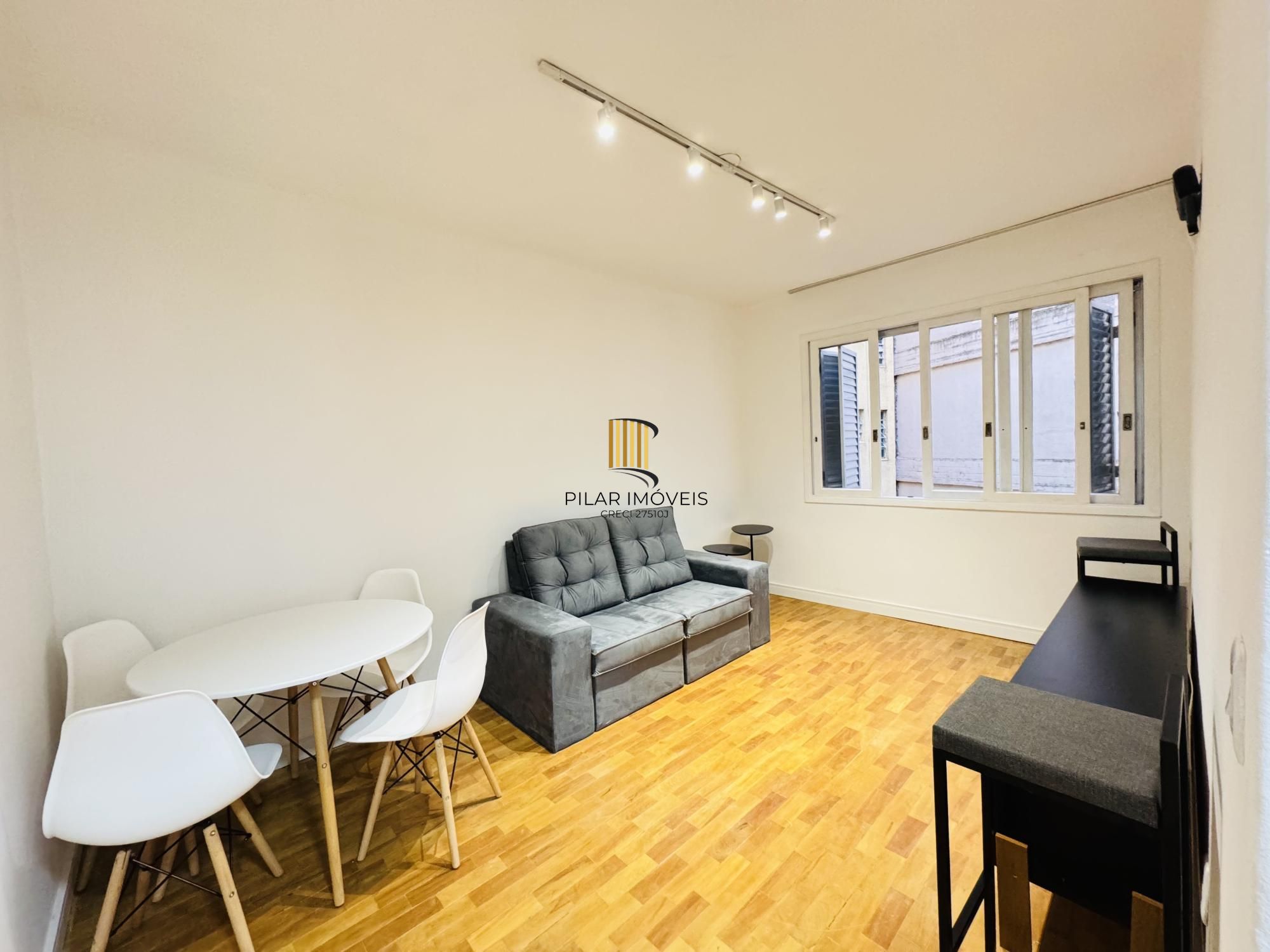 Apartamento 01 dormitório reformado Centro Porto Alegre - Pilar Imóveis