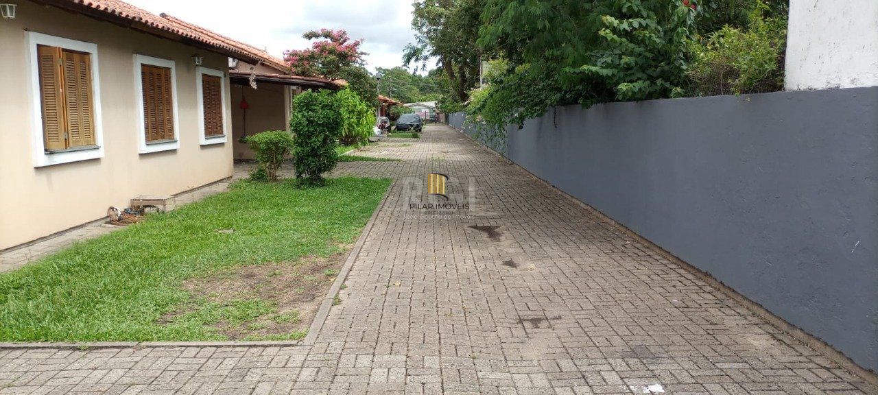 Casa em condomínio com 02 dormitórios