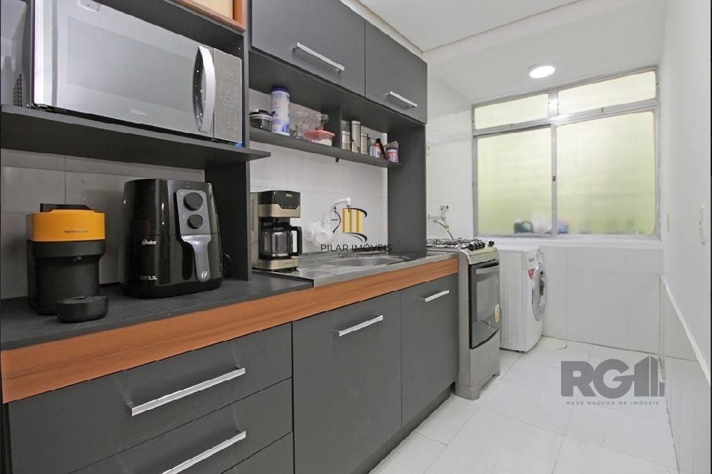 Apartamento 2 dormitórios, vaga de garagem, no bairro Camaquã, Porto Alegre/RS.