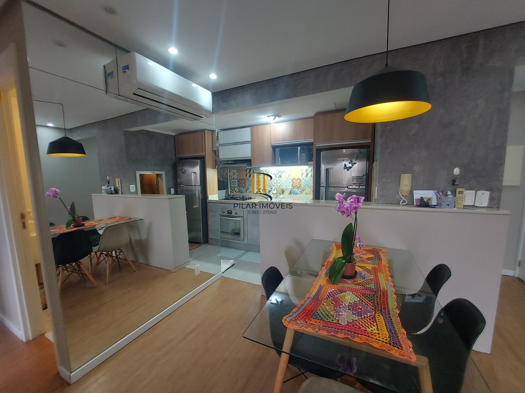 Apto 3 quartos/com 1 suite e vaga coberta no bairro Cavalhada