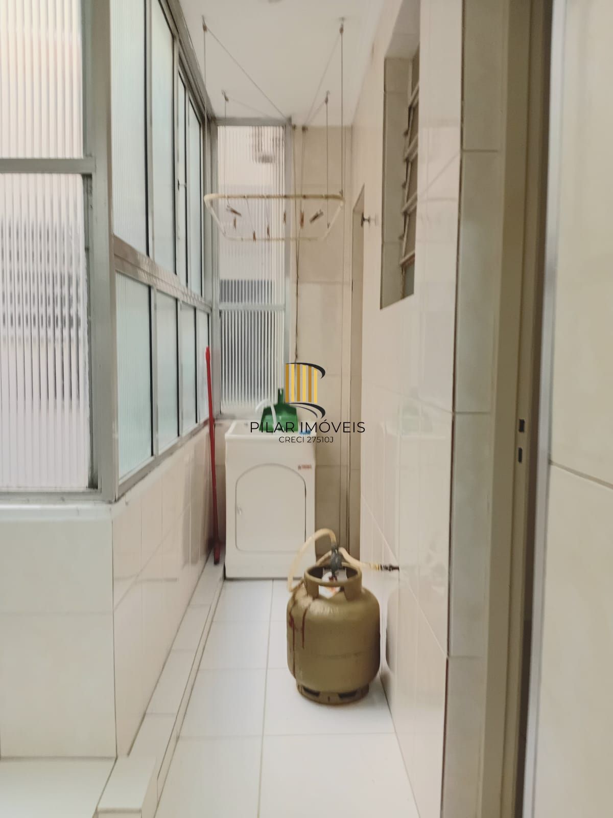 Apartamento 3 dormitórios, frente, sacada no bairro Santana - Porto Alegre - RS