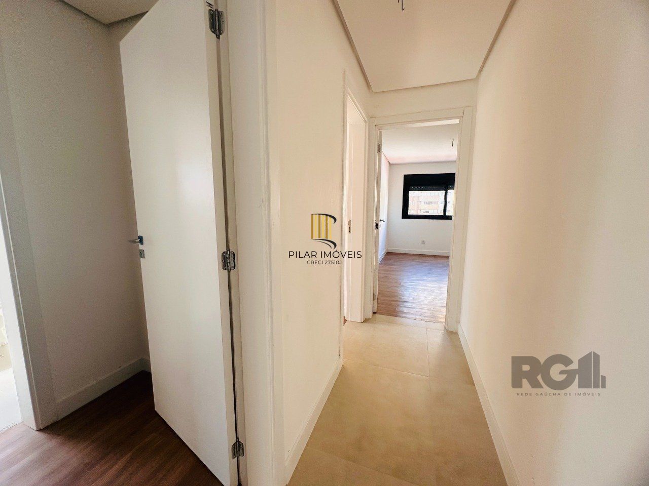 Apartamento para Venda - 130.07m², 3 dormitórios, sendo 3 suites, 3 vagas - Petrópolis