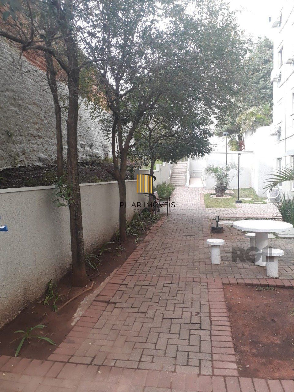 APARTAMENTO DE 2 DORMITÓRIOS E VAGA ESCRITURADA EM CONDOMÍNIO COM INFRA COMPLETA.
