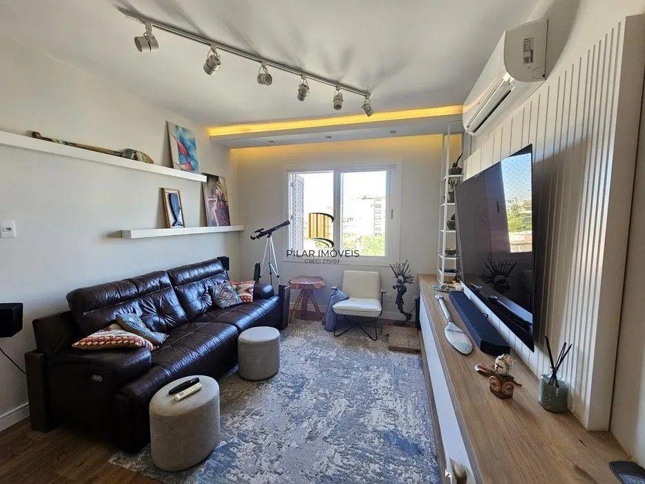 Apartamento de 02 quartos  semimobiliado no Bairro Petropólis