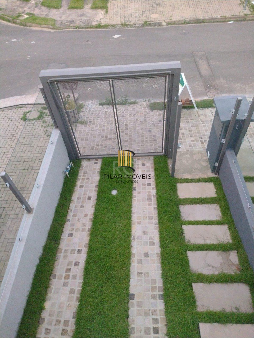 Casa 3 dormitórios, sendo 1 suites, 2 vagas - Guarujá, Porto Alegre RS