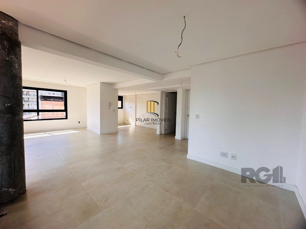 Apartamento para Venda - 130.07m², 3 dormitórios, sendo 3 suites, 3 vagas - Petrópolis