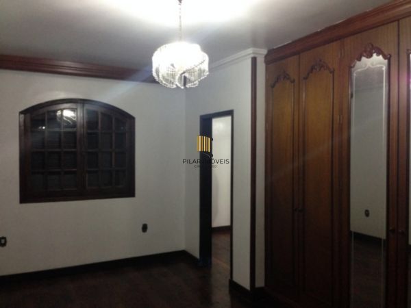 Mansão com 05 Quartos no Bairro Partenon